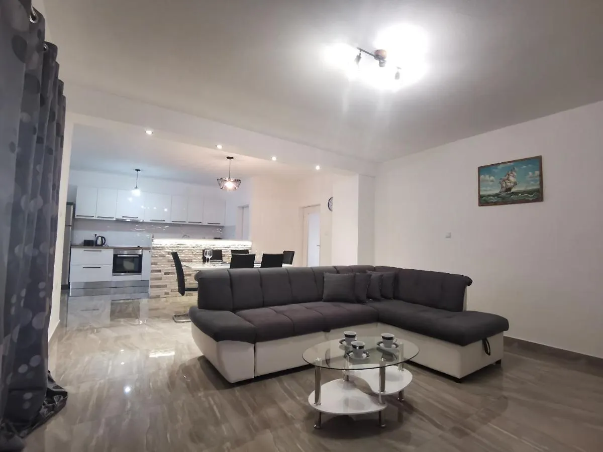 לופאר Mariva Apartments