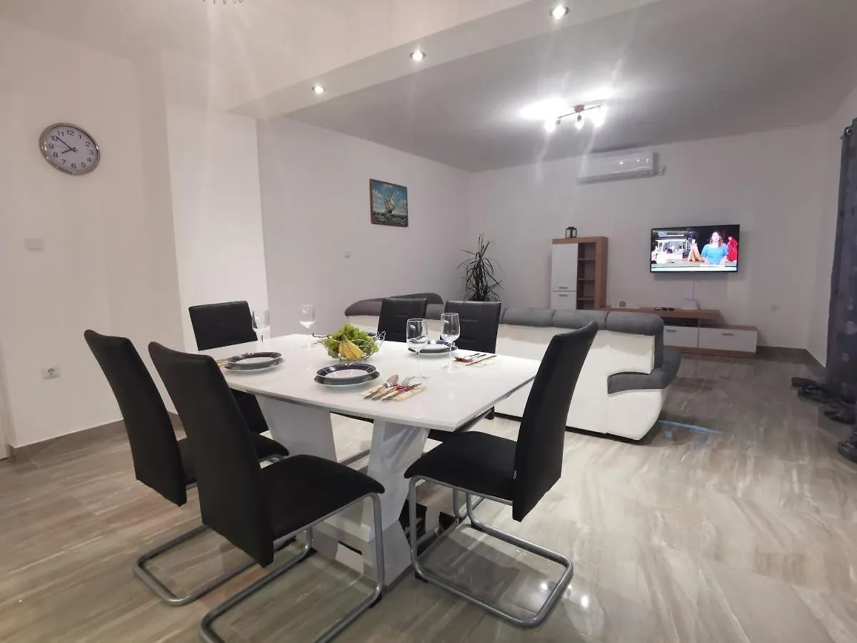 לופאר Mariva Apartments 0*,  קרואטיה