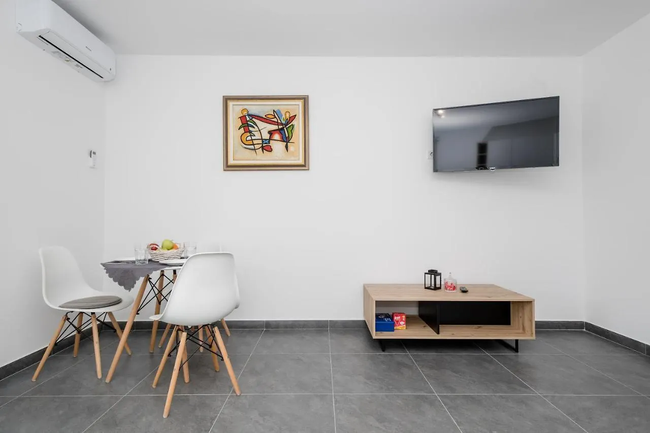 לופאר Mariva Apartments