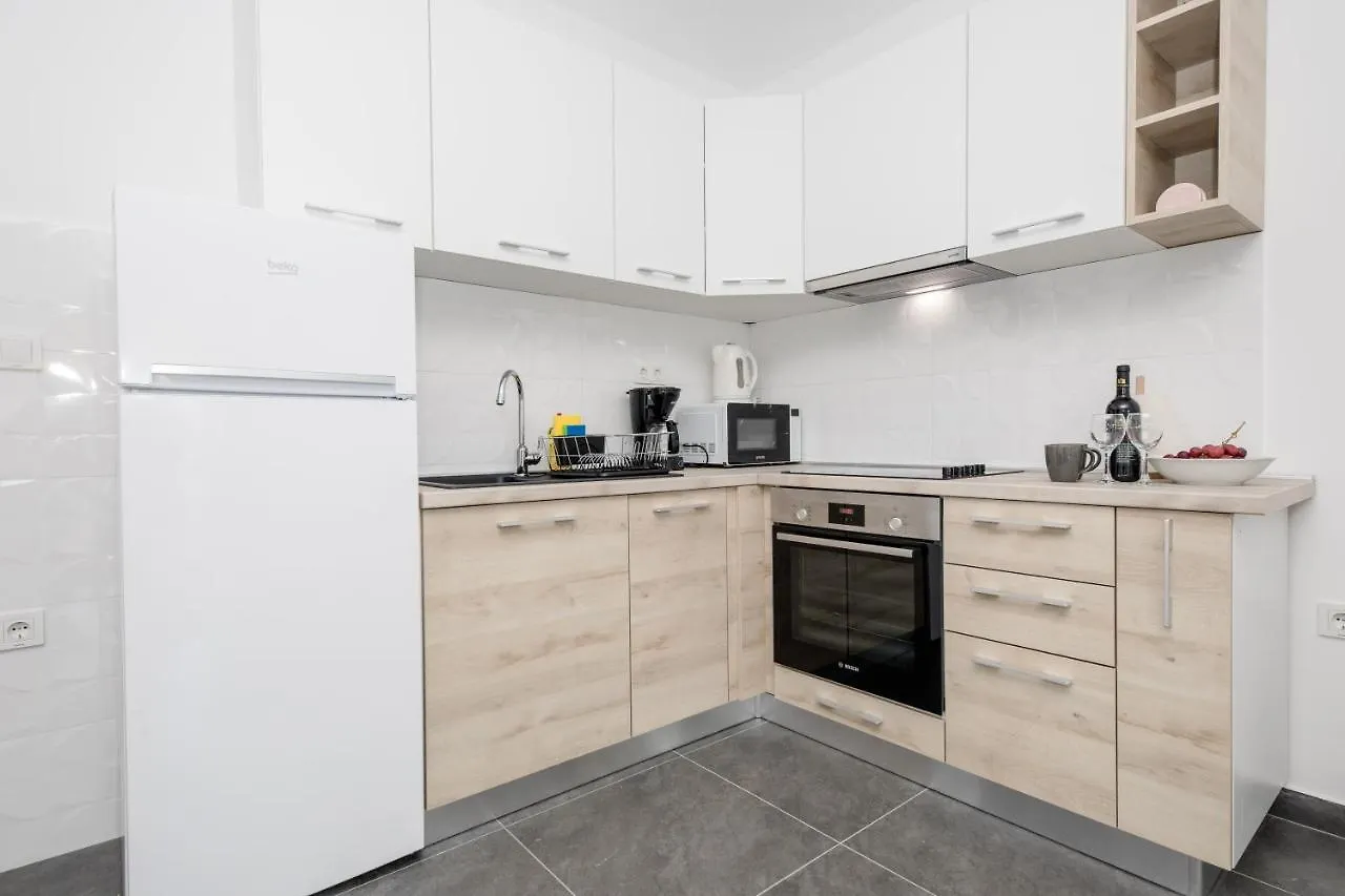 Mariva Apartments Lopar 0*,
